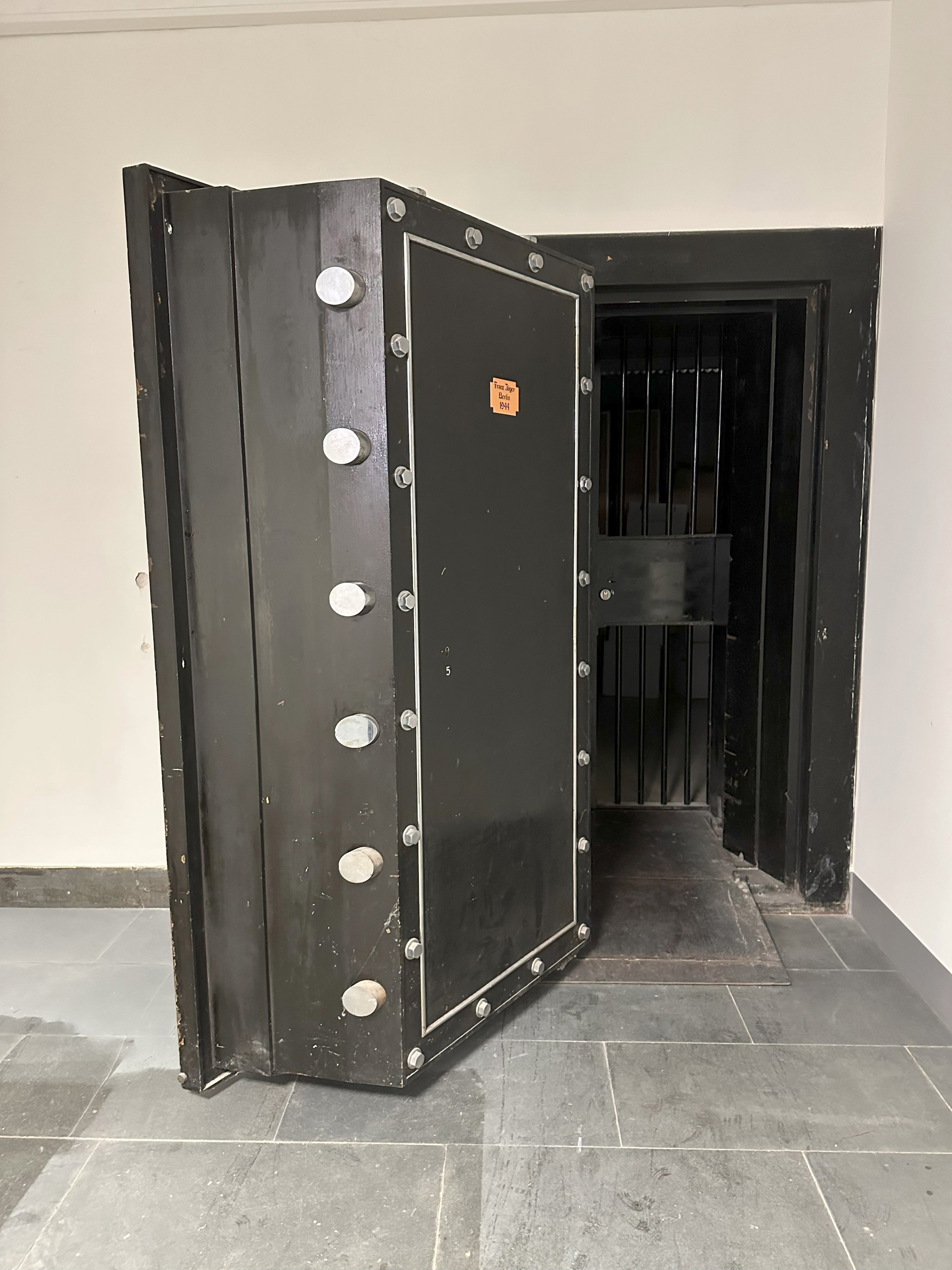 LMK søker historisk litteratur til arkivet